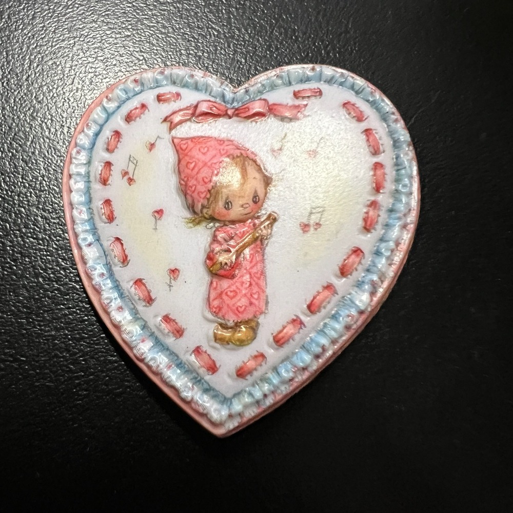 Hallmark Betsey Clark‎ Pin Mandolin Lacy Heart Valentine Brooch Vintage 1973